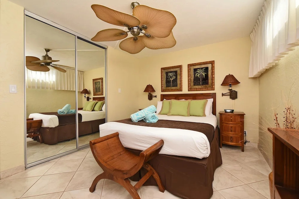 Papakea #a109 1 Bedroom Condo by RedAwning
