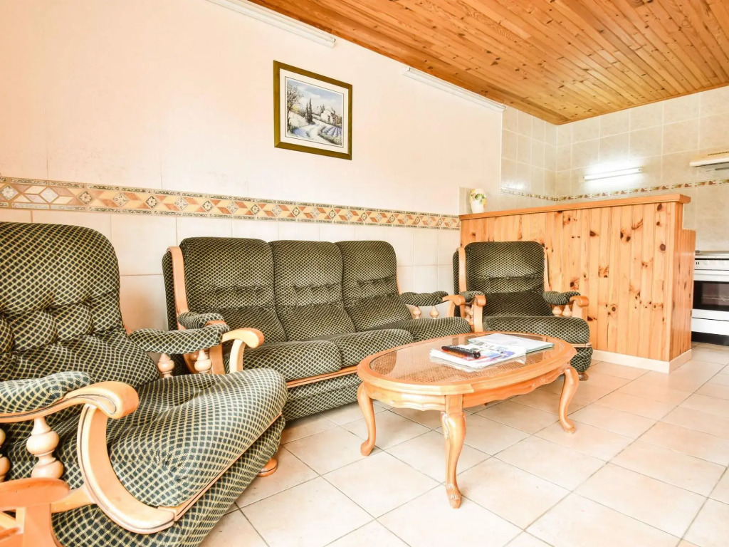 Beautiful Holiday Home, Near Centre. Private Pool. Private Garden. Roofed Terrace