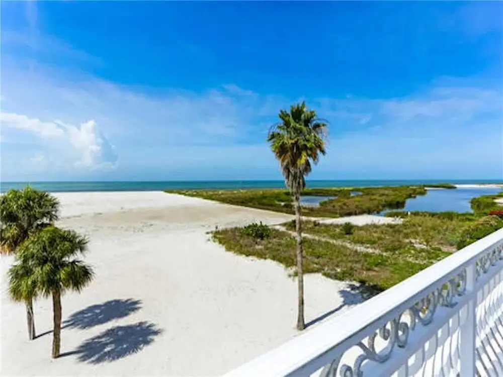 Beach Sanctuary, Beach Front, Views, 4 Bedrooms, Hot Tub, Sleeps 10