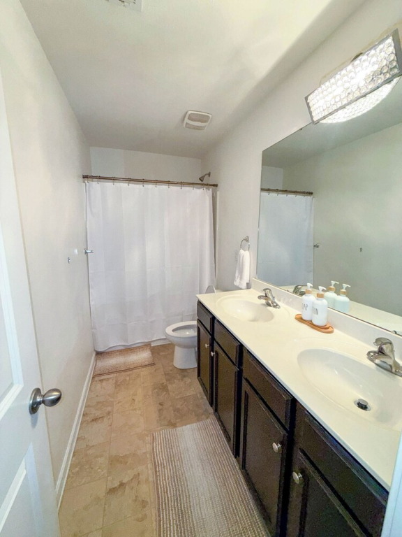 Modern 4 Bedroom Home Near Uptown