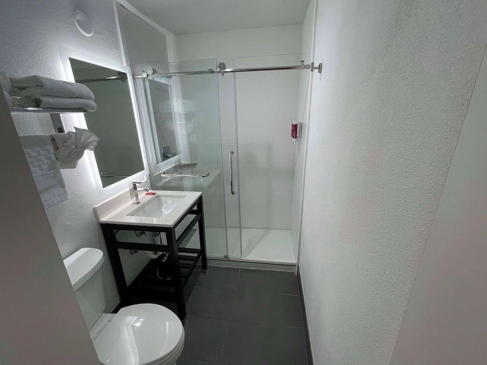 Red Lion Inn & Suites Sacramento