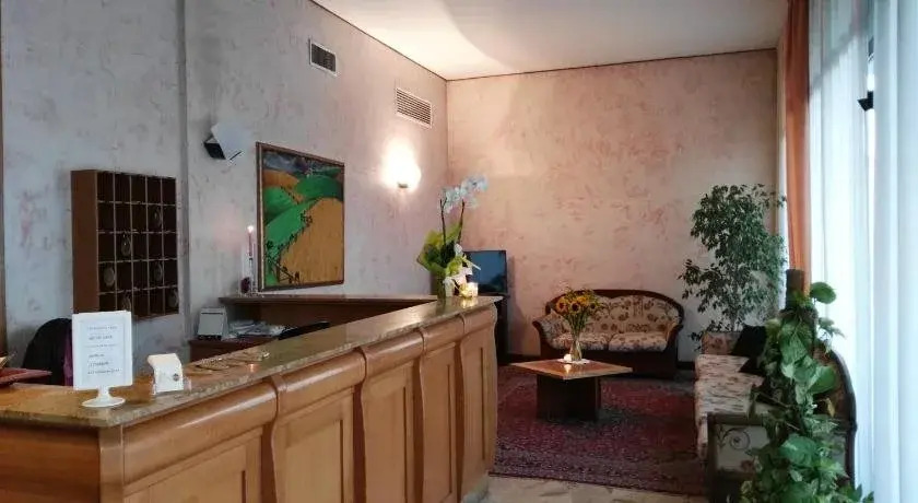 Hotel Resi & Dep