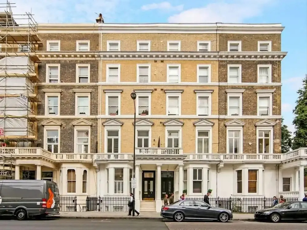 Luxurious 1BR Period Property in Kensington