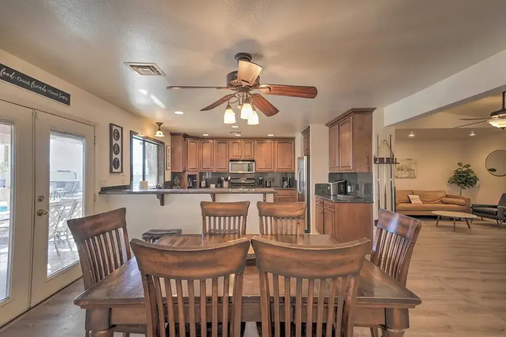 Putting Green & Pool Table: Lake Havasu City Gem!