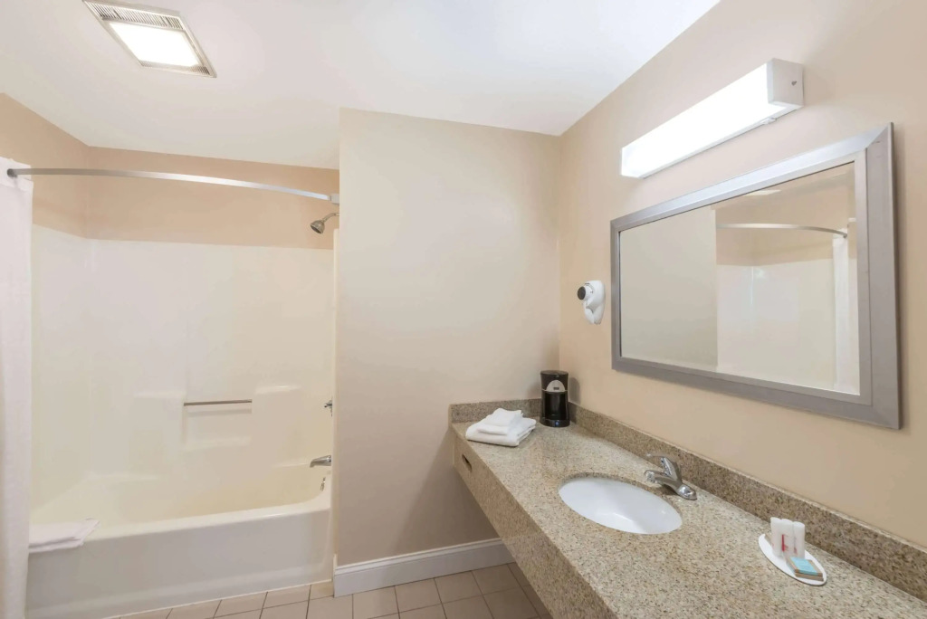 Days Inn by Wyndham Middletown/Newport Area