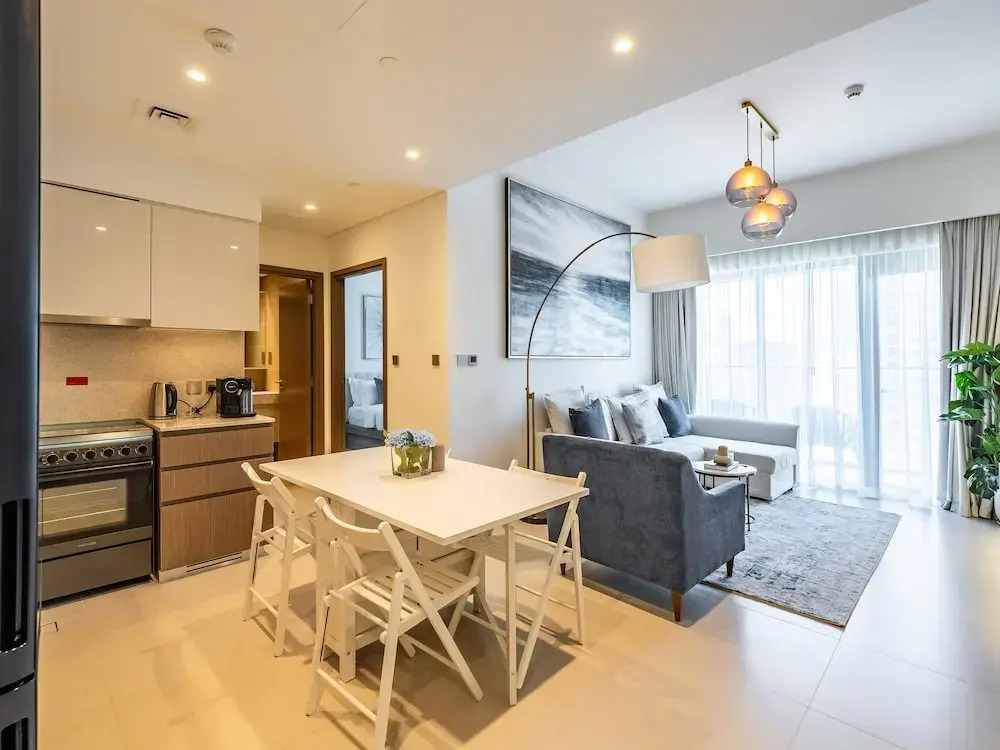 Cityscape Splendor Lavish 1BR Uptown