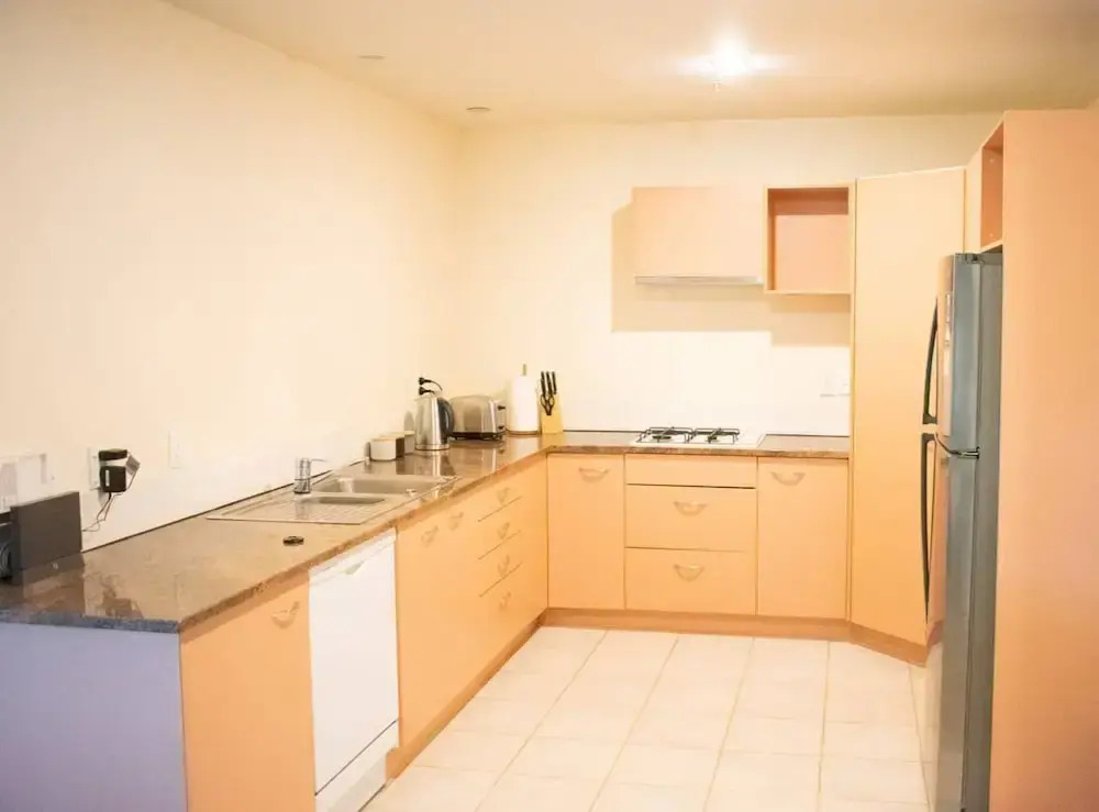 Stunning 2 Bed CBD Apartment 110m2 Two Carparks!