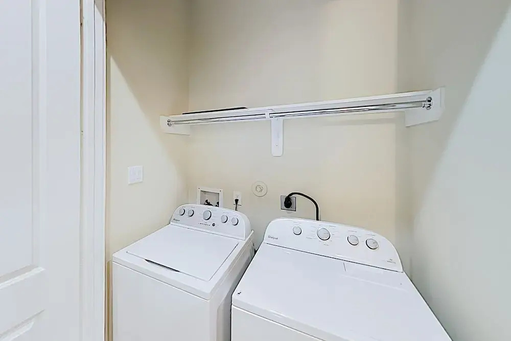 Washington Corridor All-suite W/ Gourmet Kitchen 3 Bedroom Townhouse
