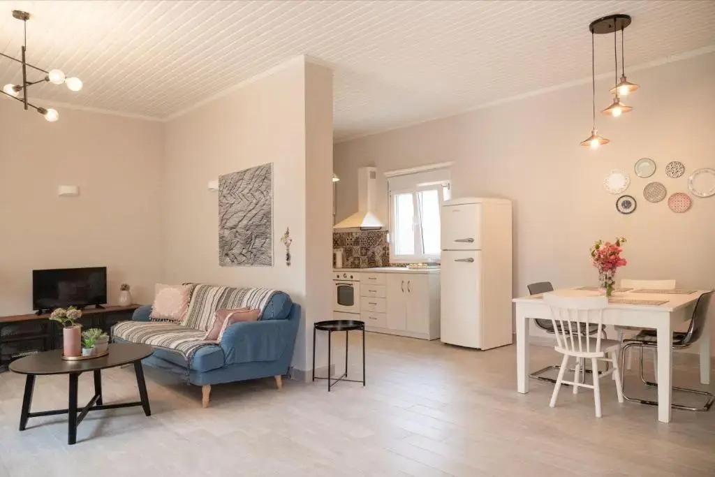 Lefko’s house- Contemporary, fully renovated house