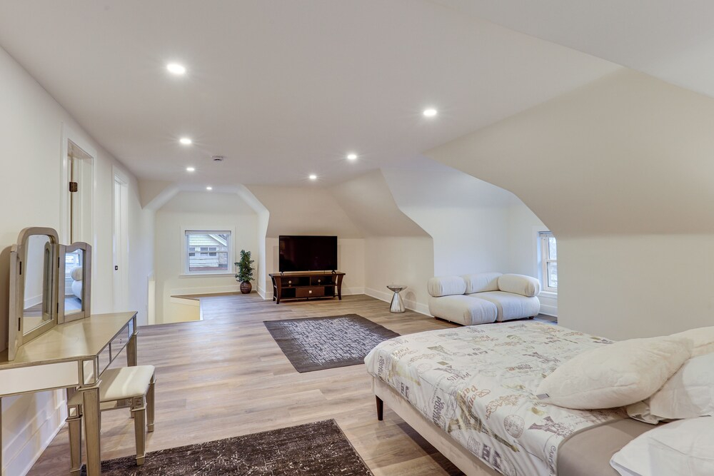 Historic Meets Modern! Family Home in Midtown KC