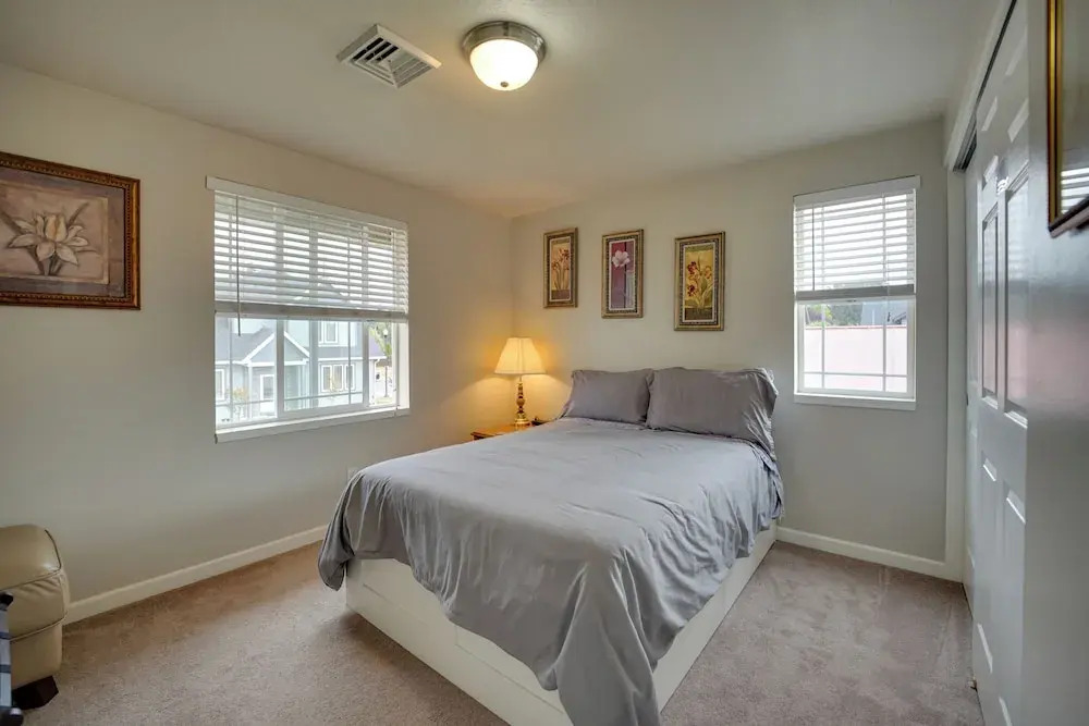 4 Mi to UO! Convenient Springfield Apt w/ Deck