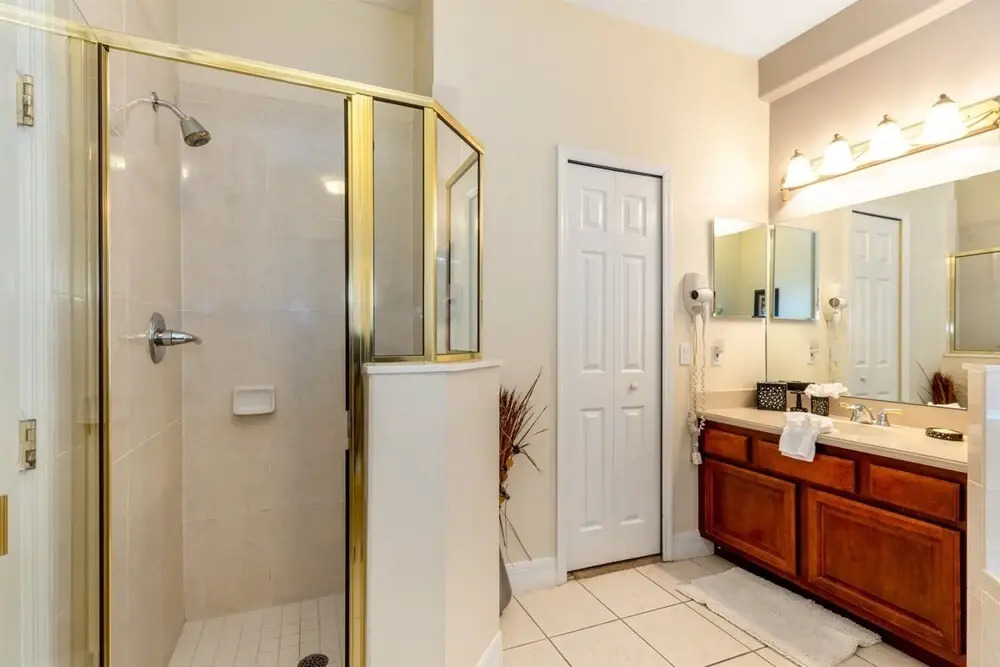 Stunning 7 bed home w/ south facing, private pool, spa & cinema room - Near Disney - 468