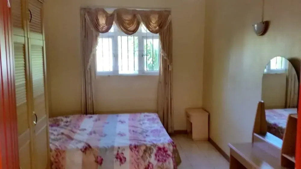 Apartment With 3 Bedrooms in Flic en Flac, With Pool Access, Enclosed