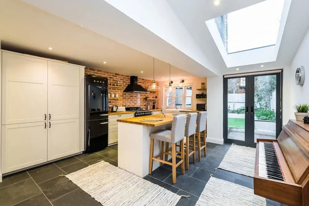Stunning Spacious 4BD House With Garden - Sleeps 8