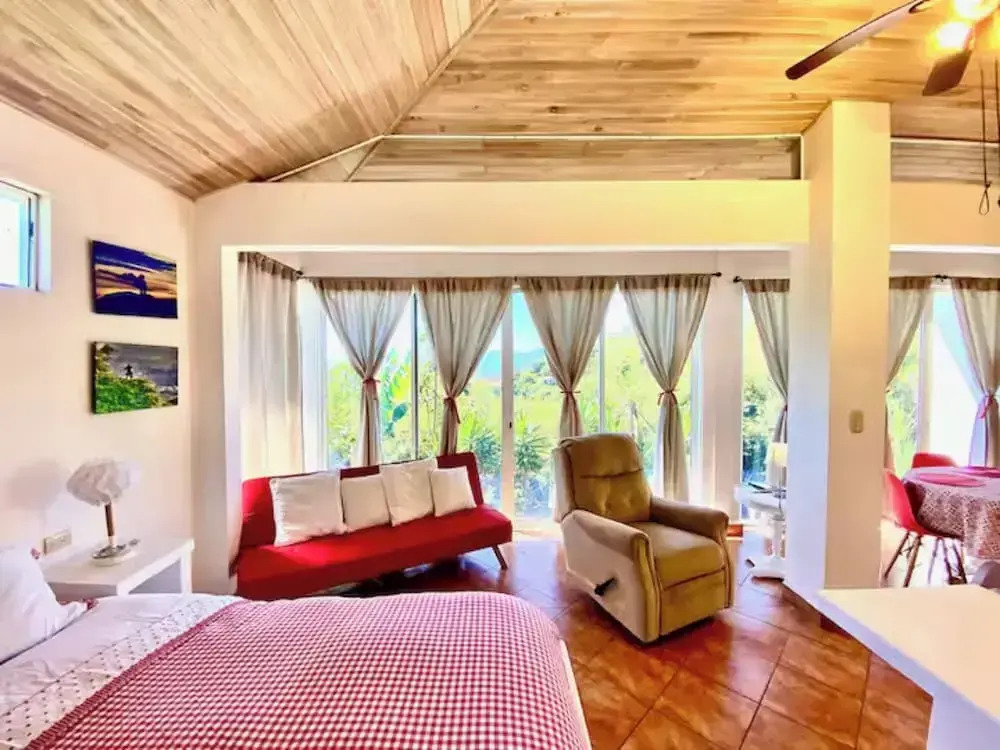 Cottage in Magic Mountain Views