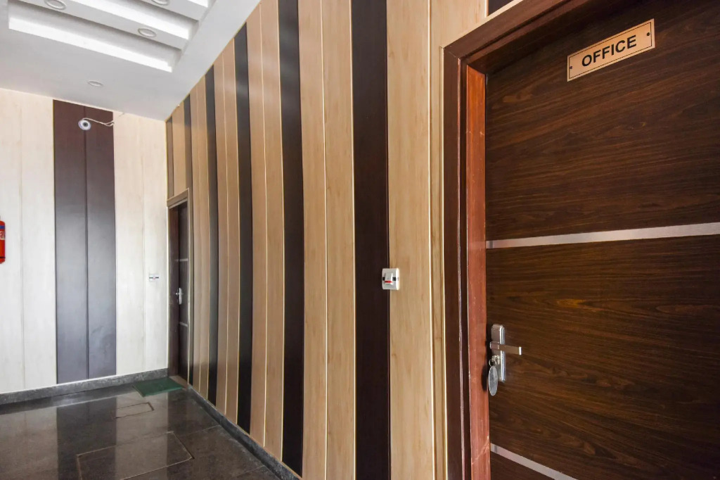 OYO 15947 Hotel Prabhat