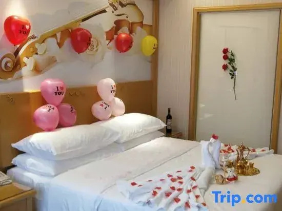 Vienna Hotel (Huichun )