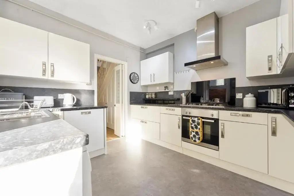 Family Friendly 3BR House w garden BBQ