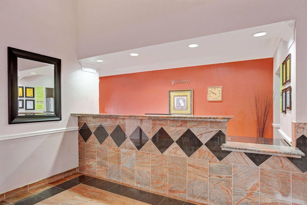 Super 8 by Wyndham Galveston