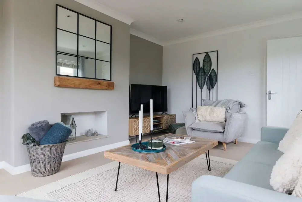 Beach House for 8 With hot tub Garden