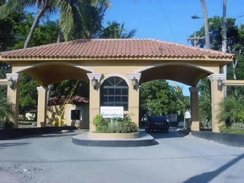 2 bedroom condo near beach