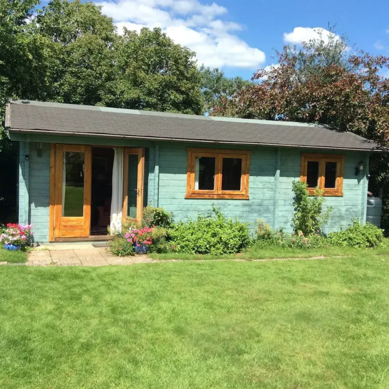 Sleeps2- Wifi - Walkers Paradise - South Facing