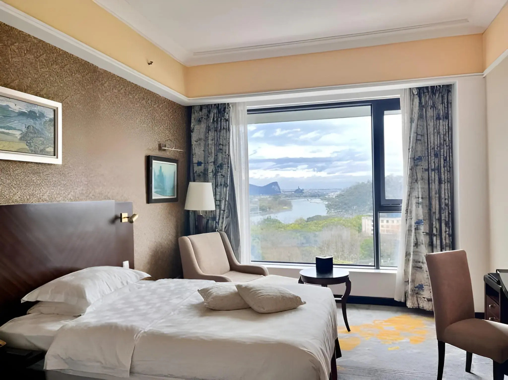 Guilin Lijiang Waterfall Hotel