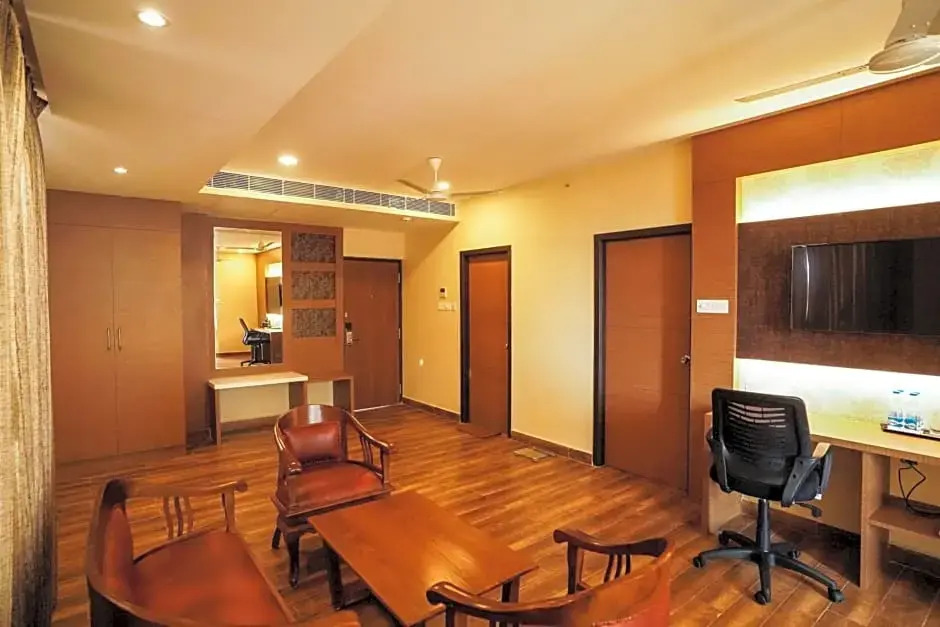 V Five Hotel
