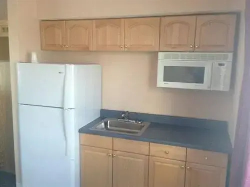 Collins Avenue Hostel