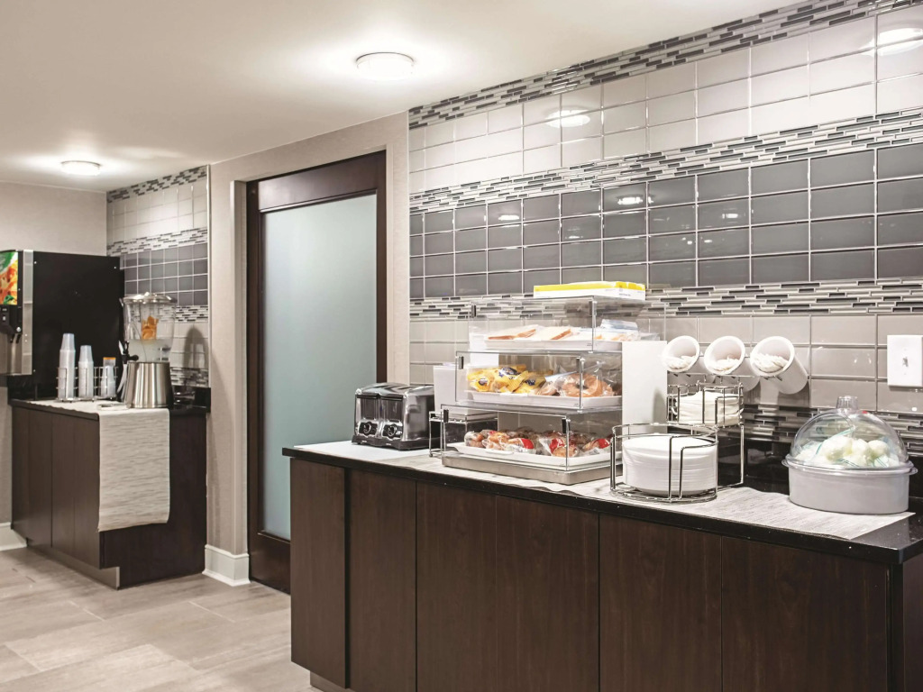 La Quinta Inn & Suites Baltimore N / White Marsh