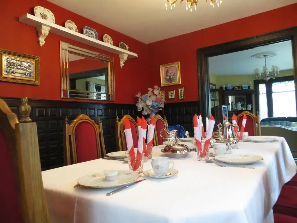 Redwood Bed and Breakfast