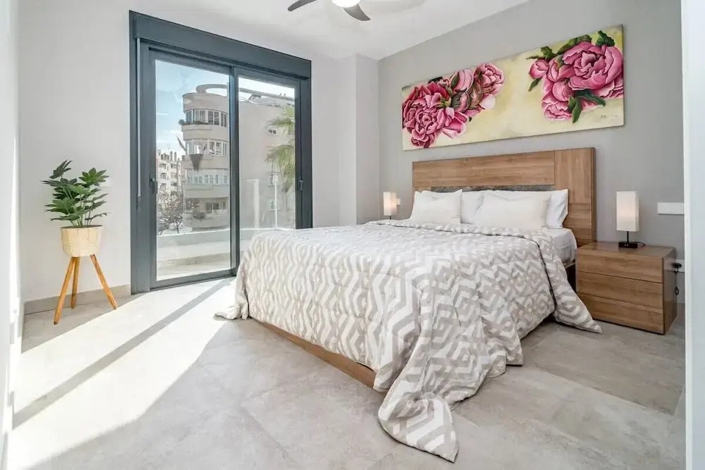 Inf4.2p - Modern City Apartment Near the Beach