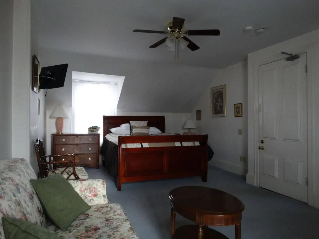 Hochelaga Inn