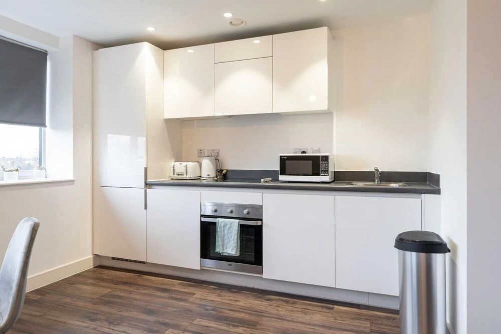 Contemporary 1 Bedroom Apartment - Amazing Location With Free Parking on Site
