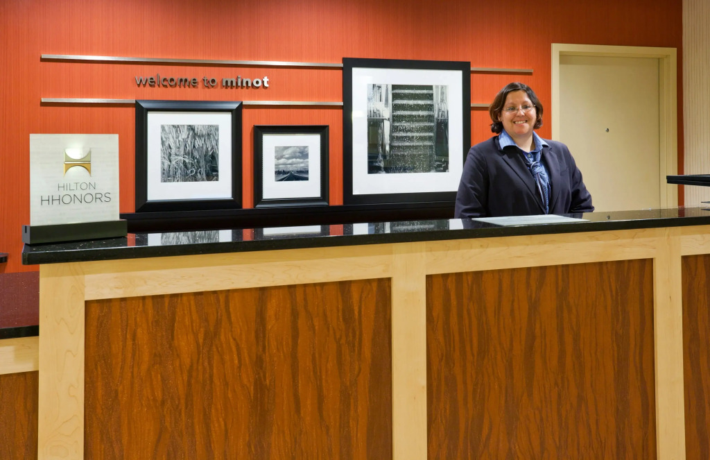 Hampton Inn & Suites Minot