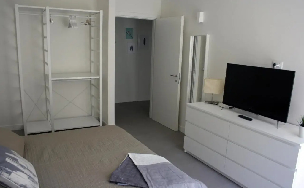 Break Break Apartments