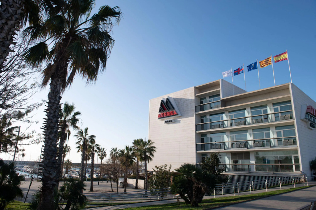 Отель Atenea Port Barcelona Mataro