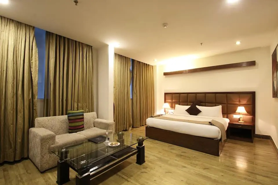 Taurus Sarovar Portico