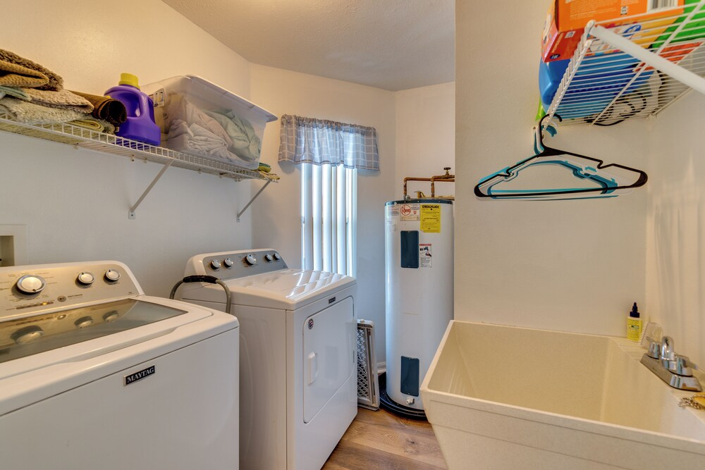 2 Mi to Ocean: Home w/ Pool in Hernando Beach!