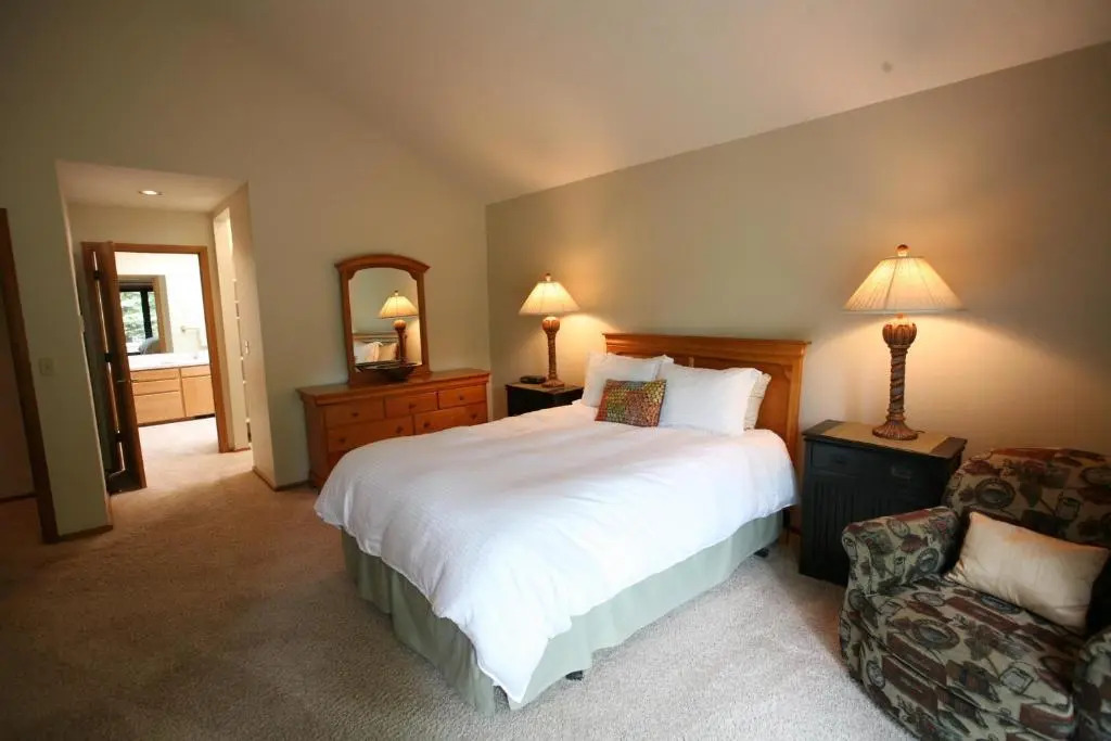 10 Tan Oak-AC-Hot Tub-3BR/3BA