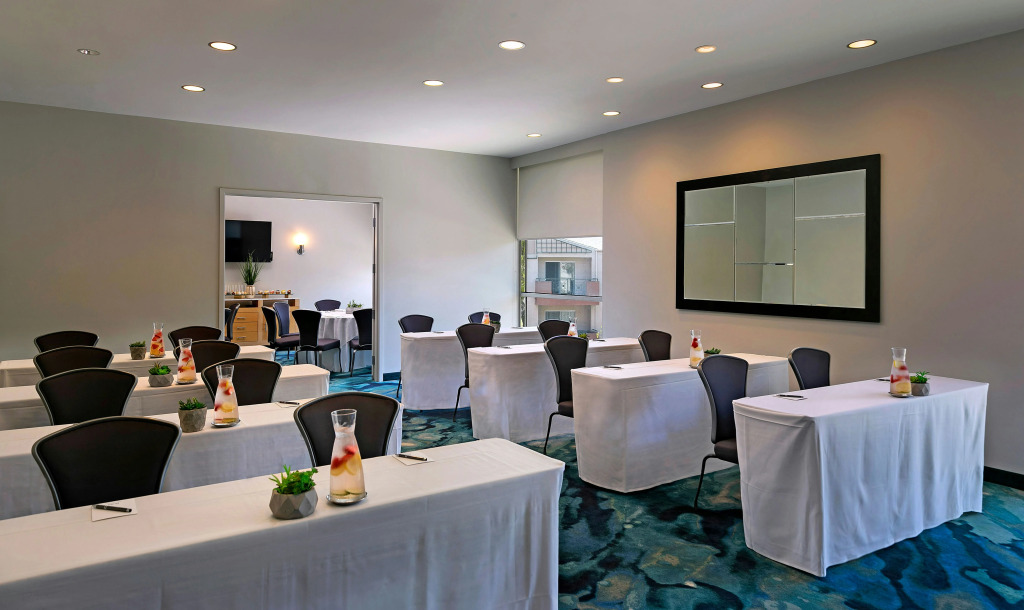 The Belamar Hotel Manhattan Beach, Tapestry by Hilton