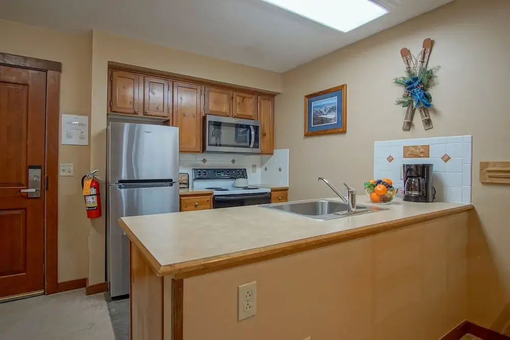 Rimfire 160: Walking Distance to Shops, Restaurants, Starbucks 1 BR Sleeps 4