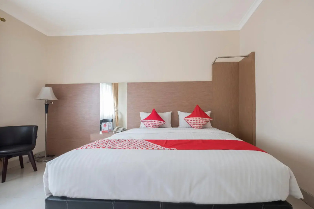 OYO 317 New Legend Hotel