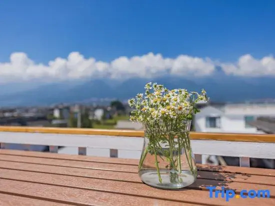 Lawn | Juean Caoping Dujia Garden Homestay (Erhai Longkan Wharf)
