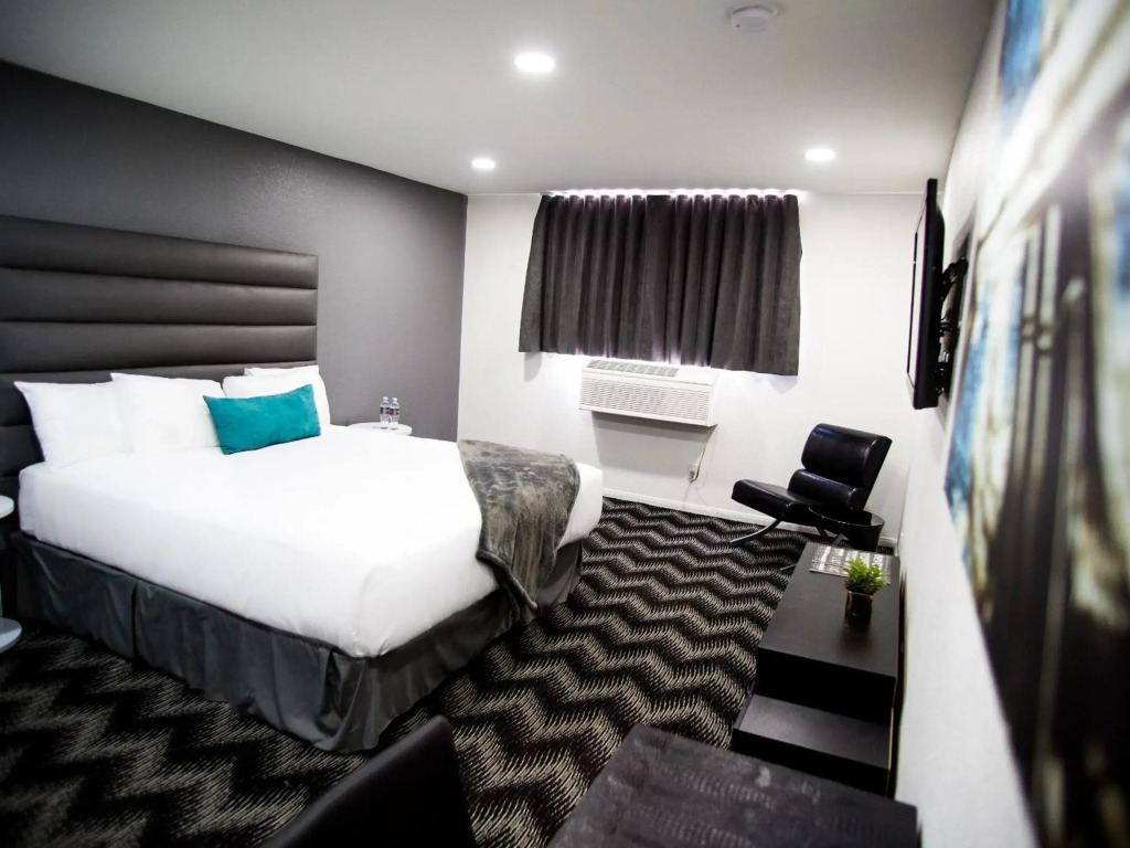 Siegel Select LV Strip-Convention Center
