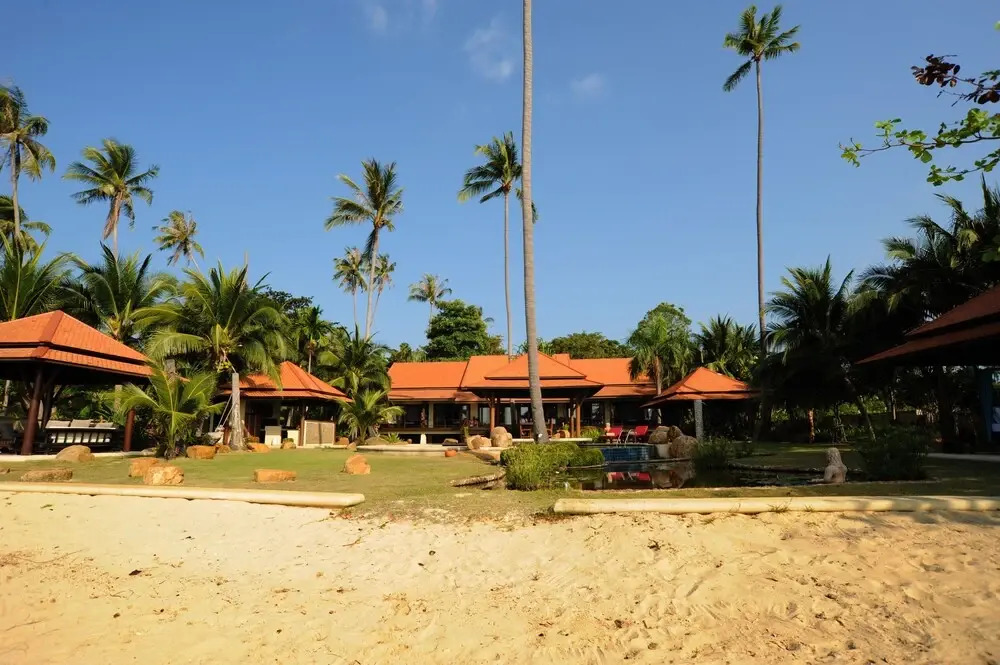 All Inclusive 4 Bedroom Beach Front
