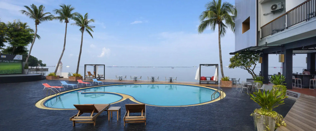 The Loft Seaside Sriracha Hotel