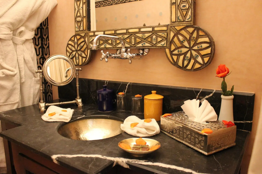 Riad Kaiss By Anika