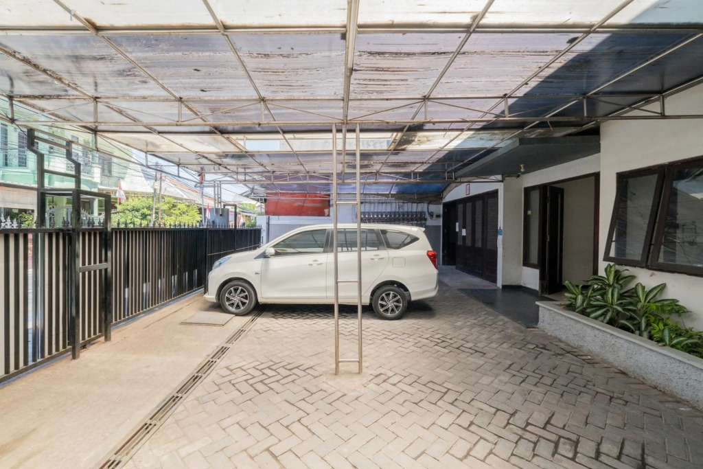 RedDoorz At Nginden Surabaya