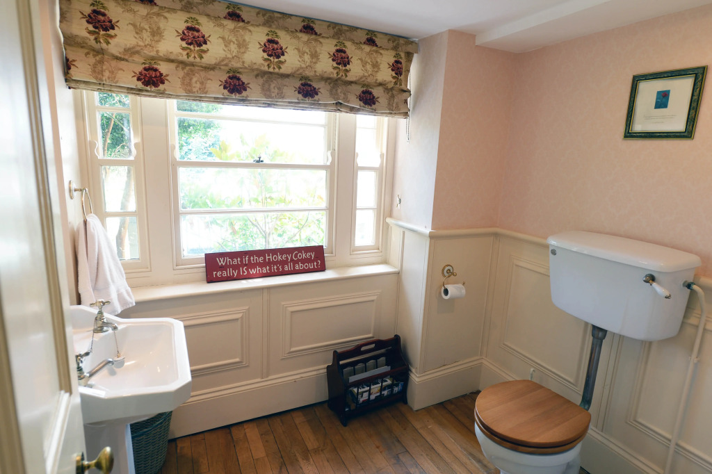 The Priory - Country Manor House, Log Burner, Sea Views, Pet Friendly